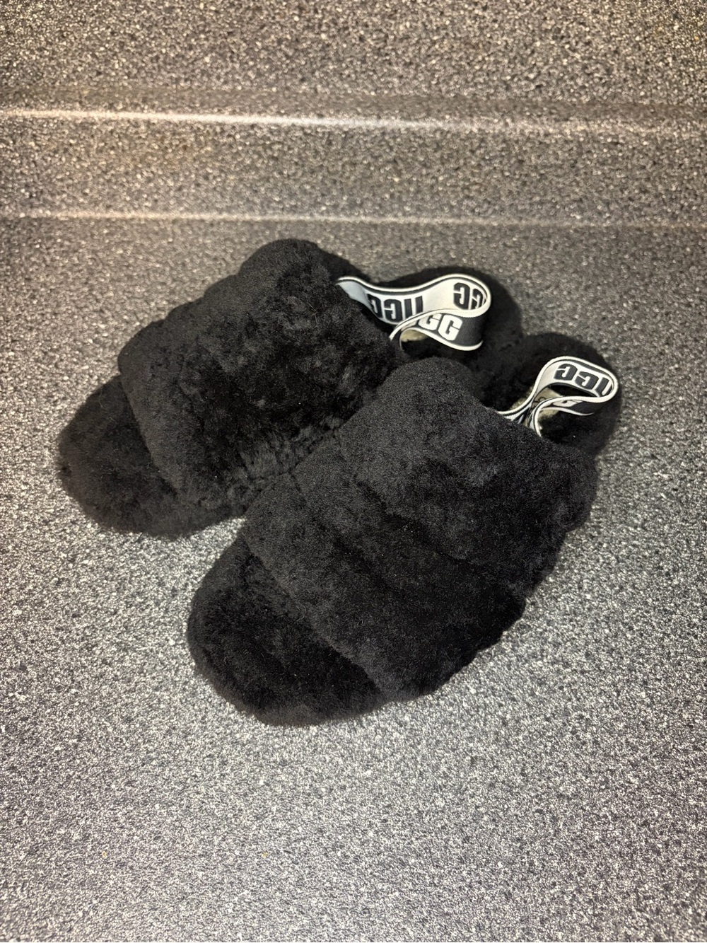 Women’s UGG slippers size 9